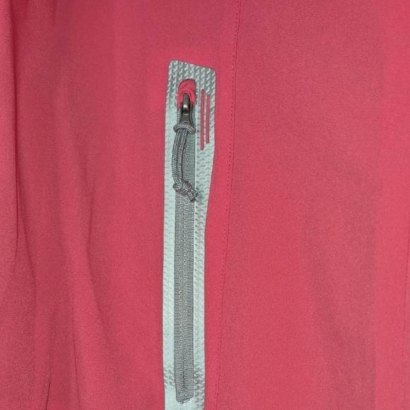 Free Country Woman Bright Pink Raincoat - Picture 4 of 13